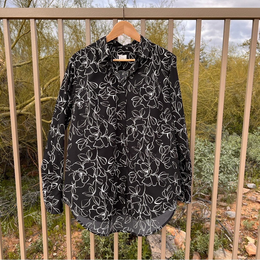 ⬇️💲A New Day (Target Brand) Womens Blouse Size XL Color Black & White Flowers